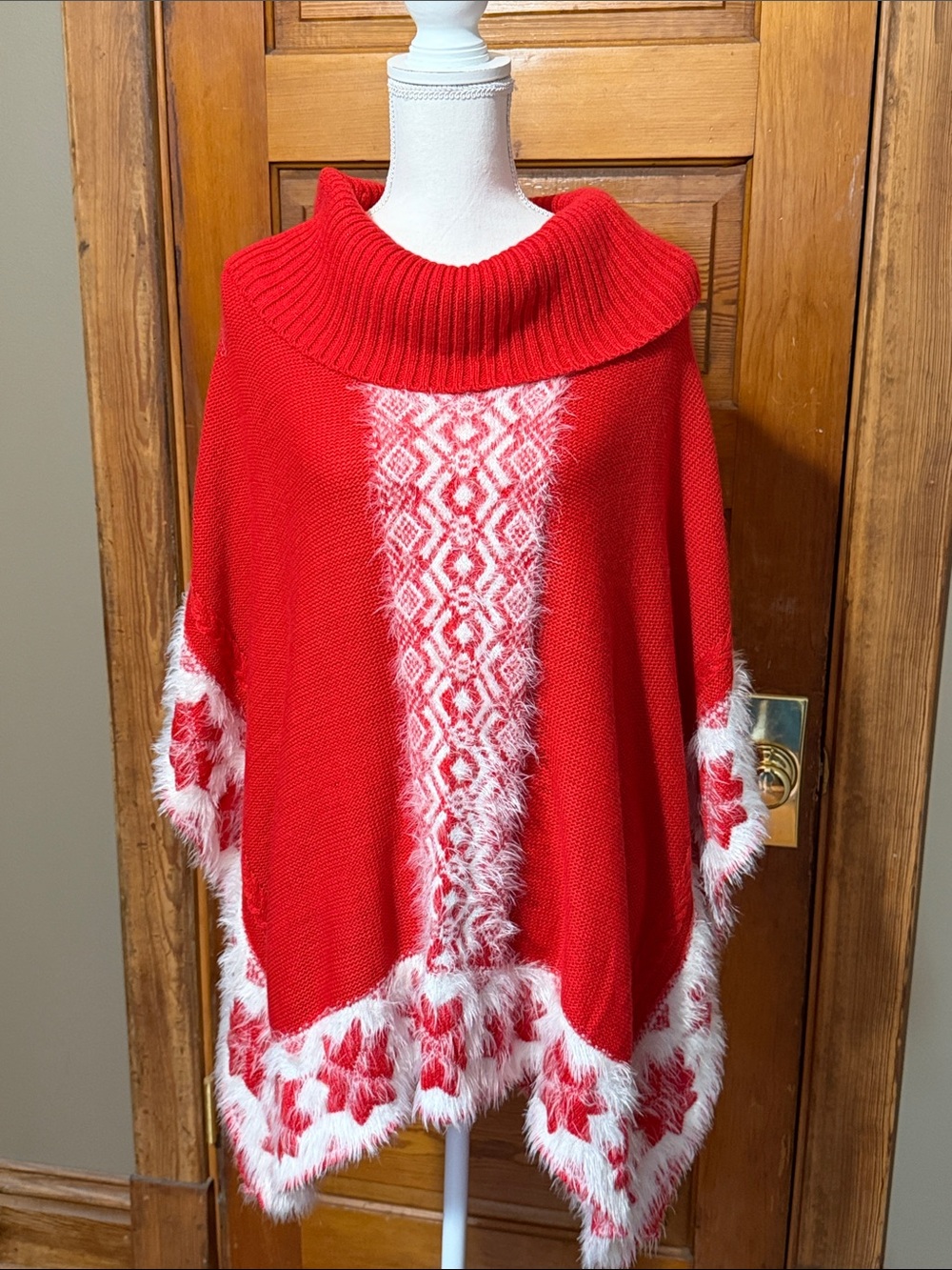 Black Rivet Sweater Poncho Poinsettia Holiday Red & White Size L/XL